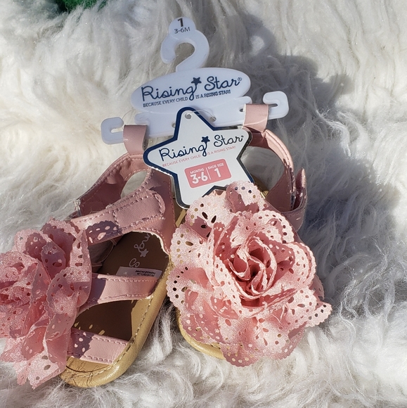 NWT Rising Star pink sandals with flower - Picture 1 of 4